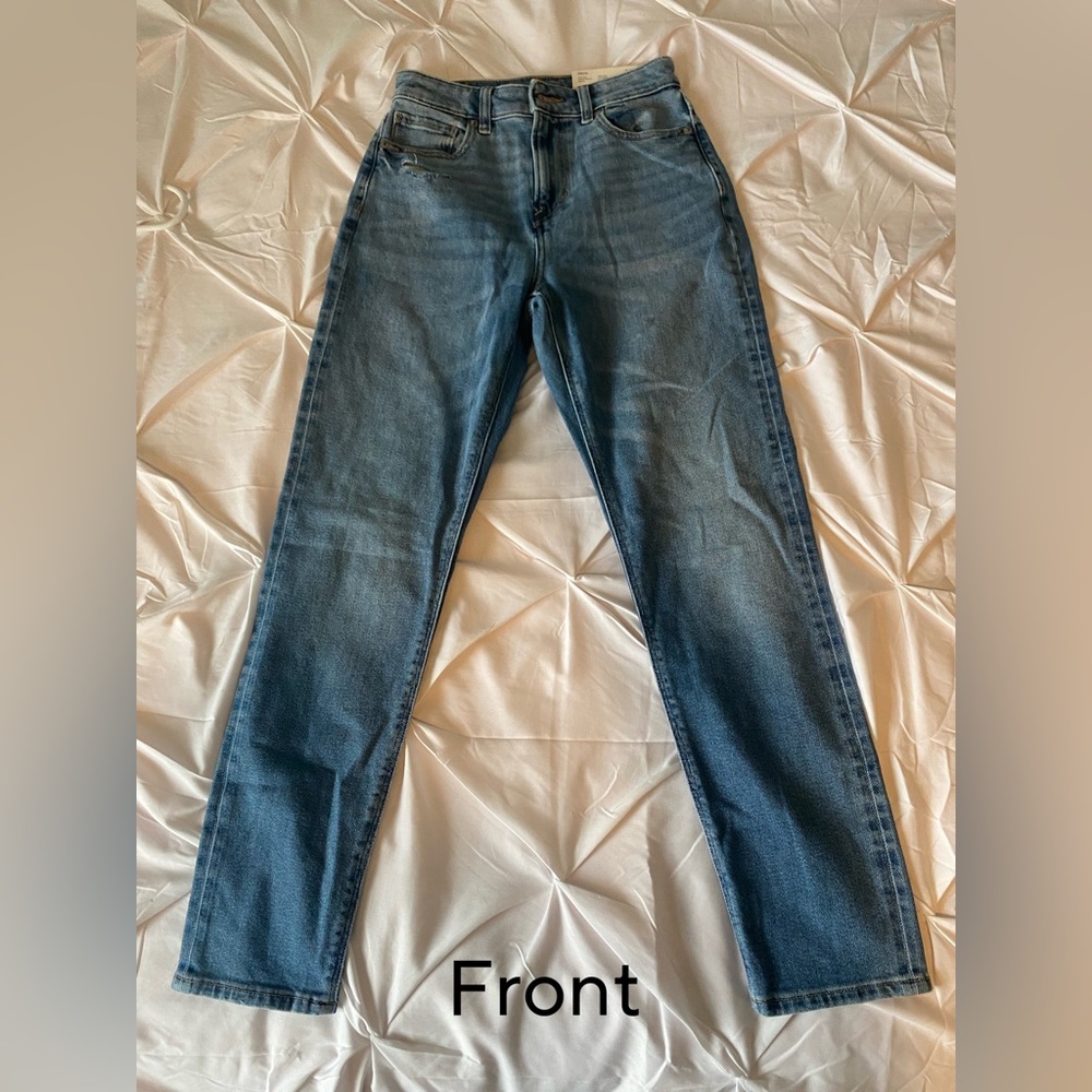 These are NEW American Eagle Mom Jeans, size: woman’s 0.